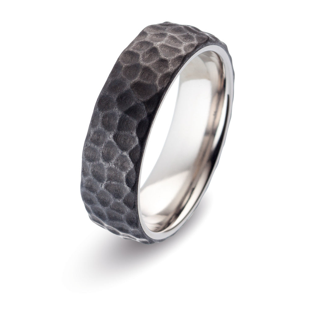 Partnerring Titan, Carbon